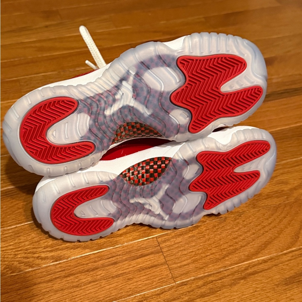 Brand New retro Jordan 11 Kids Red and White Sneakers size 3.5 - Picture 4 of 4
